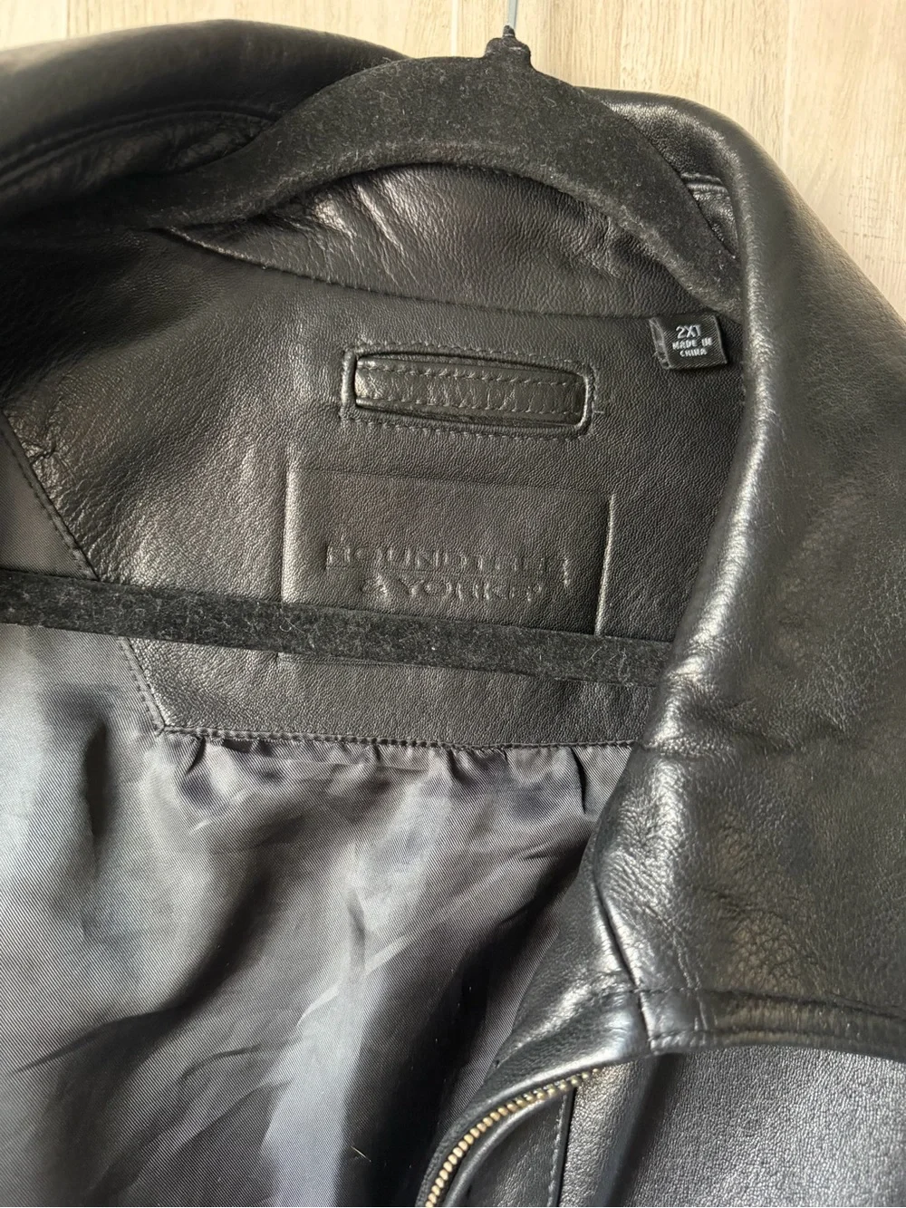 Roundtree & Yorke Black Leather Bomber Jacket